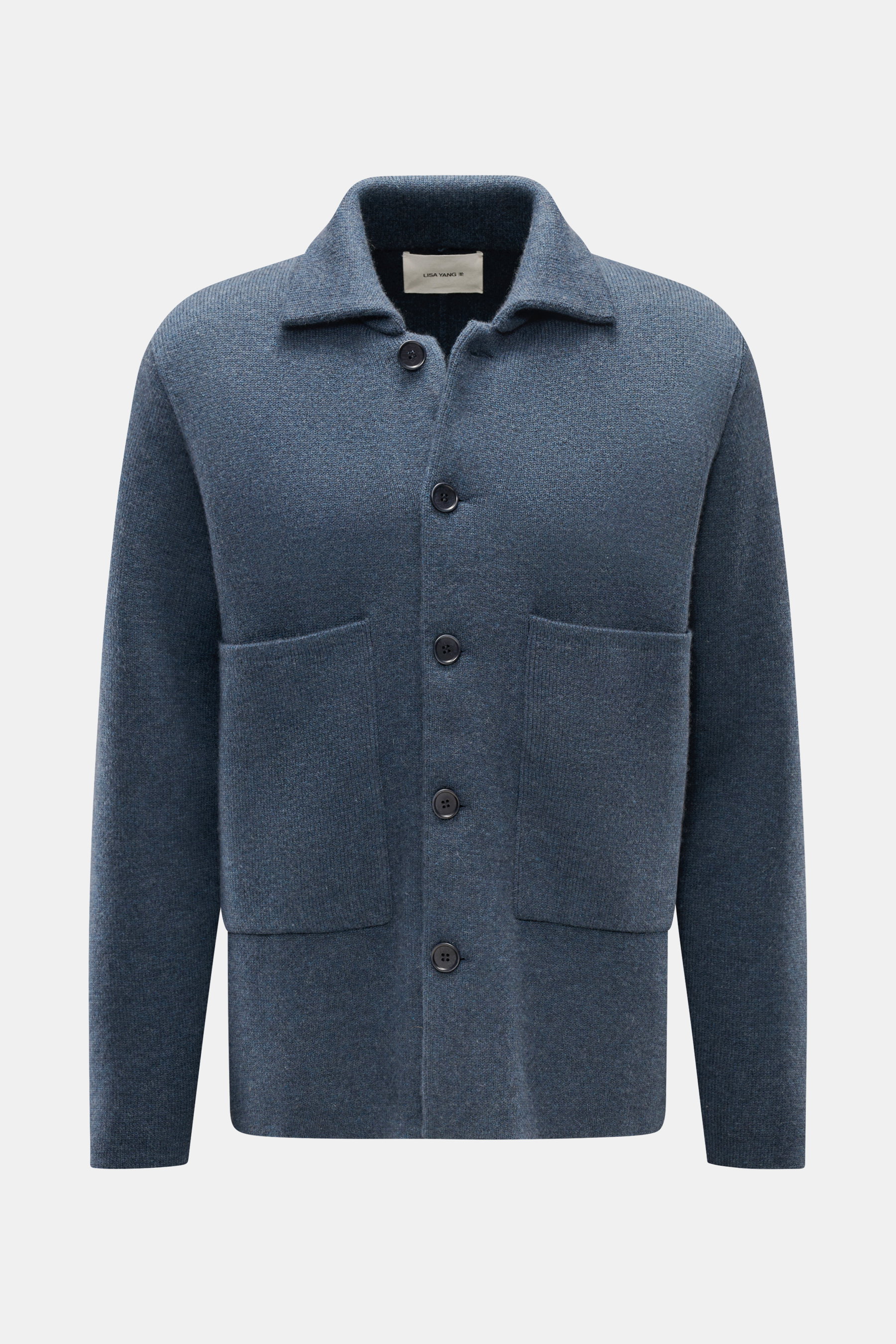 Lisa Yang Cashmere Cardigan 'Louis' graublau, frontale Ansicht, Slim Fit, reiner Cashmere, weicher Griff, schwer, mittelfeines Strickbild, Umlegekragen, Fünf-Knopf-Leiste, große Hüfttaschen, Rückenschlitz.