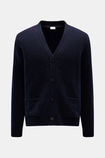 04651/ A trip in a bag Cardigan 'Bold' navy, grob gestrickt, Oversized Fit, reine Wolle, weicher Griff, V-Ausschnitt, Vier-Knopf-Leiste, Fronttaschen, frontal fotografiert.