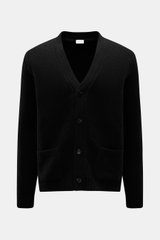 04651/ A trip in a bag Cardigan 'Bold' schwarz, frontale Ansicht, grobes Strickbild, reine Wolle, Oversized Fit, Vier-Knopf-Leiste, aufgesetzte Fronttaschen.