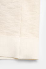Close-up of the hem of the Stone Island Sweatjacke creme showing the knitted texture and ribbed cuff, photographed from the front.

Description: <p>Strick mit Twist: Die sportive Jacke mit Kapuze im modernen Linksstrick von STONE ISLAND wird zum idealen F