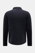 Rückansicht des 04651/ A trip in a bag Cardigan 'Chunky Overshirt' navy aus voluminösem Strick, Schurwolle-Mix, Regular Fit, Umlegekragen, ohne sichtbare Knopfleiste.