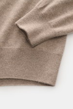 Fioroni Cashmere Cardigan taupe meliert, Detailaufnahme von Ärmel und Bund, reiner Baby-Cashmere, Slim Fit, glatte Knopfleiste, weicher Griff.