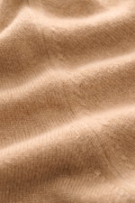 Close-up view of the fine knit texture of the Fioroni Cashmere cardigan light brown mottled, showcasing exquisite craftsmanship from Italy in soft baby cashmere with smooth button placket and flexible ribbed bands.