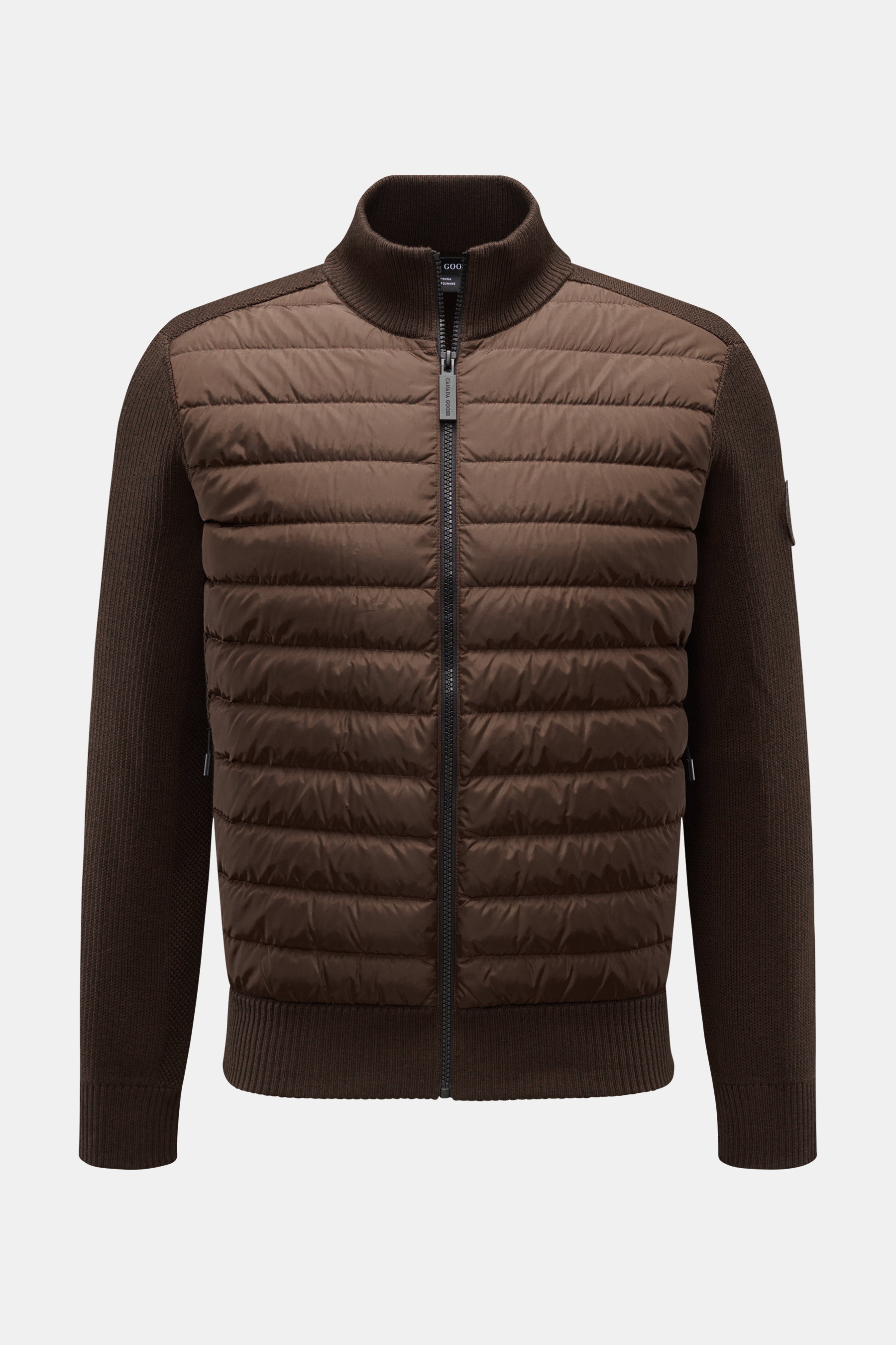 Canada Goose Strickjacke 'Hybridge Knit' dunkelbraun, Front mit Daunenfüllung, Wolle, strukturierter Griff, Slim Fit, Reißverschluss, Stehkragen, Zipper-Taschen, Frontansicht.