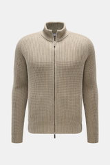 Front view of Iris von Arnim Cashmere Strickjacke 'Avenor' graugrün, a slim fit, grey-green cardigan with voluminous patent knit, standing collar, two-way zipper, front pockets, tongue raglan sleeves, and ribbed cuffs, made from pure soft cashmere.

<p>Ko