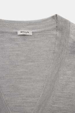 Close-up front top view of the BRAUN Hamburg Cardigan grey melange showcasing its V-neck, fine knit, and ribbed bands in a soft blend of virgin wool, cashmere, and silk.

Description: <p>Luxury you can feel on your skin, in a timeless and elegant design: 