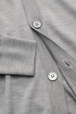 Close-up front view of the BRAUN Hamburg Cardigan grey melange showing fine knit texture, two buttons, and ribbed cuff.

<p>Luxury you can feel on your skin, in a timeless and elegant design: This fine knit cardigan by BRAUN HAMBURG is defined by a fine b