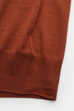 Close-up view of the ribbed hem and fine knit fabric of the BRAUN Hamburg Cardigan rust brown, showcasing its soft texture.

<p>Luxury you can feel on your skin, in a timeless and elegant design: This fine knit cardigan by BRAUN HAMBURG is defined by a fi