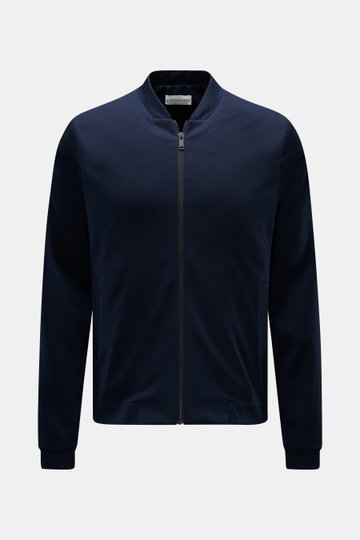 Kiefermann Strickjacke 'Hunfrid' navy, Frontansicht, slim Fit, Blouson-Kragen, paspelierte Fronttaschen, weicher Jersey aus Viskose-Microfaser.