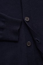 Close-up front view of the von Braun Cashmere cardigan navy showing fine knit, slim fit, five-button placket, and elasticated ribbed bands. A basic for transitional seasons in Mongolian cashmere: Pure cashmere, soft feel, fine knit, slim fit, five-button 