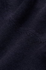 Close-up front view of navy fabric texture showing fine knit of von Braun Cashmere cardigan navy, pure Mongolian cashmere, soft feel, slim fit, five-button placket, elasticated ribbed bands. A basic for transitional seasons and office layering.