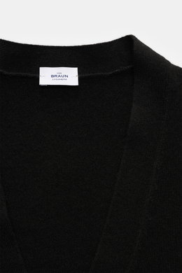 von Braun Cashmere Cardigan schwarz, Slim Fit, feines Strickbild, weicher Griff, Fünf-Knopf-Leiste, elastische Rippbündchen, Nahaufnahme von oben