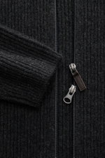 Nahaufnahme der von Braun Cashmere Strickjacke anthrazit meliert aus Patentstrick mit zwei-Wege-Reißverschluss, Rippbündchen, slim Fit.