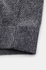 Nahaufnahme der von Braun Cashmere Strickjacke navy meliert, Slim Fit, mit edlem Strukturstrick, weichem Griff und komfortablem Rippbündchen.
