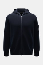 Stone Island Strickjacke 'Ghost Piece' navy, frontale Nahaufnahme, Kapuze, Zwei-Wege-Reißverschluss, Badge am Oberarm, Baumwolle-Cashmere-Mix, Regular Fit.