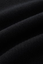 Nahaufnahme des mittelfeinen Strickbilds der Stone Island Strickjacke "Ghost Piece" schwarz aus Baumwolle mit Cashmere, weicher Griff.