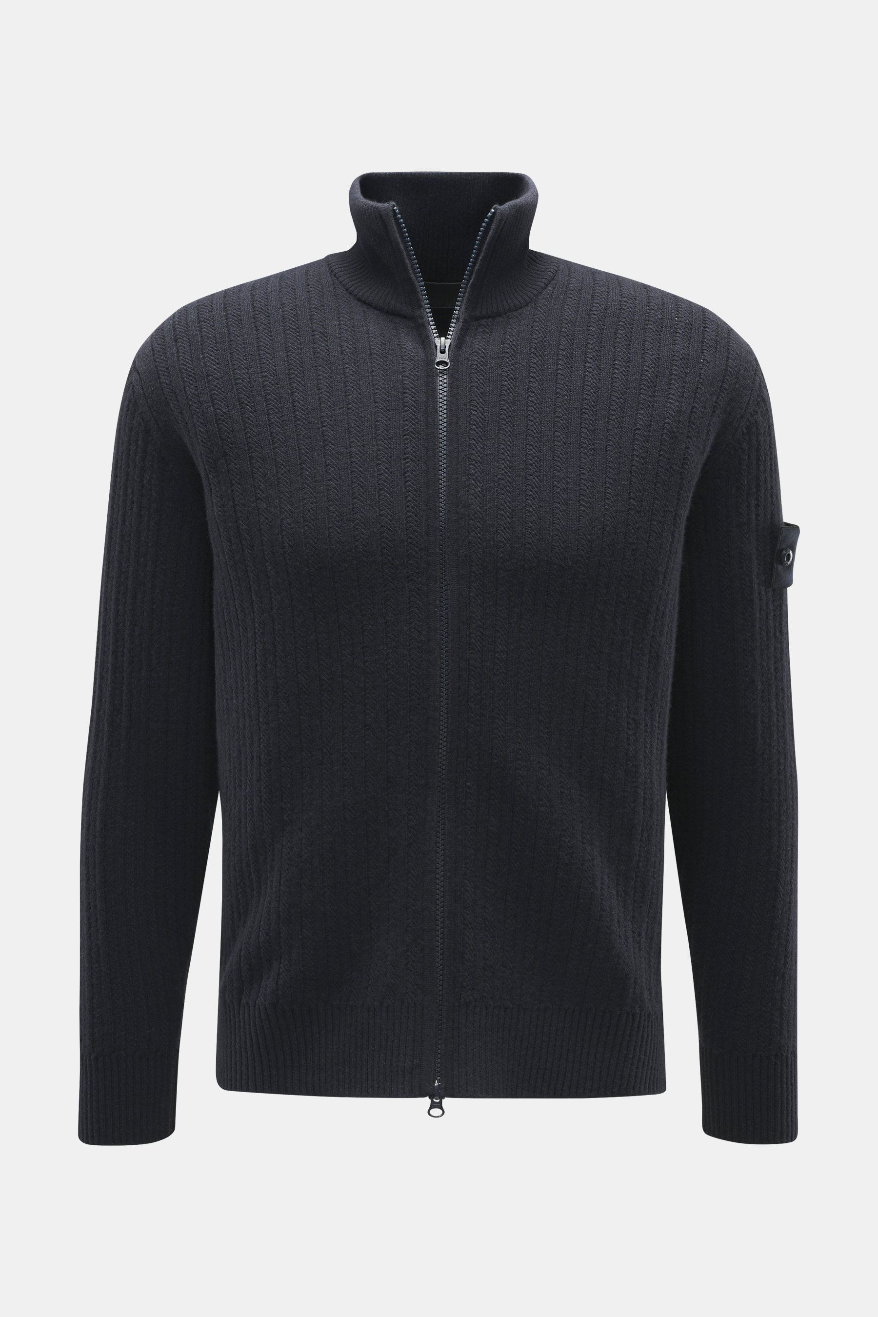 Stone Island Strickjacke 'Ghost' navy aus Schurwoll-Cashmere-Mix, Regular Fit, mit Reißverschluss, hohem Kragen, Kompass-Badge, von vorne fotografiert.