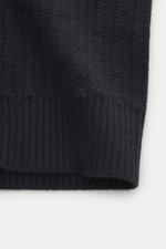 Stone Island Strickjacke 'Ghost' navy Detailaufnahme von Rippbündchen und Struktur, Schurwoll-Mix, weicher Griff, Regular Fit, tonales Kompass-Badge.