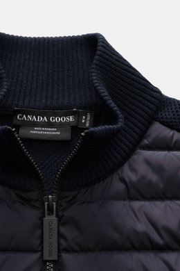 Close-up front view of the Canada Goose Cardigan 'Hybridge Knit' navy, featuring a pure wool knit collar and down-lined quilted microfiber front zipper.

Description: <p>Make a smooth transition into the new season with the cardigan 'Hybridge Knit' from t