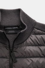 Close-up front view of Canada Goose Cardigan 'Hybridge Knit' dark grey showing ribbed wool collar and down quilted front with zipper.

Description: <p>Make a smooth transition into the new season with the cardigan 'Hybridge Knit' from the outdoor label CA