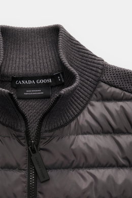 Close-up front view of Canada Goose Cardigan 'Hybridge Knit' dark grey showing ribbed wool collar and down quilted front with zipper.

Description: <p>Make a smooth transition into the new season with the cardigan 'Hybridge Knit' from the outdoor label CA
