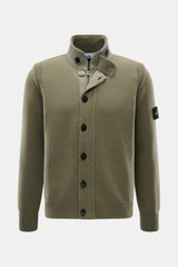 Stone Island Cardigan 'Lambswool' olive shown from the front, featuring a slim fit, standing collar with buttoned tab, two-way zip, felt details, embossed buttons, contrasting knit stripes, elasticated ribbed bands, and the iconic compass badge on the upp
