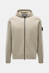 Stone Island Strickjacke 'Stretchwool' sand, Frontansicht mit Kapuze, Raglan-Ärmeln, Kompass-Badge, Wollmix, Zwei-Wege-Reißverschluss, Leistentaschen.