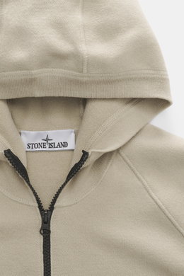 Stone Island Strickjacke 'Stretchwool' sand, Nahaufnahme der Kapuze und Reißverschluss, feines Strickbild, weicher Wollmix, Raglan-Ärmel, Regular Fit.