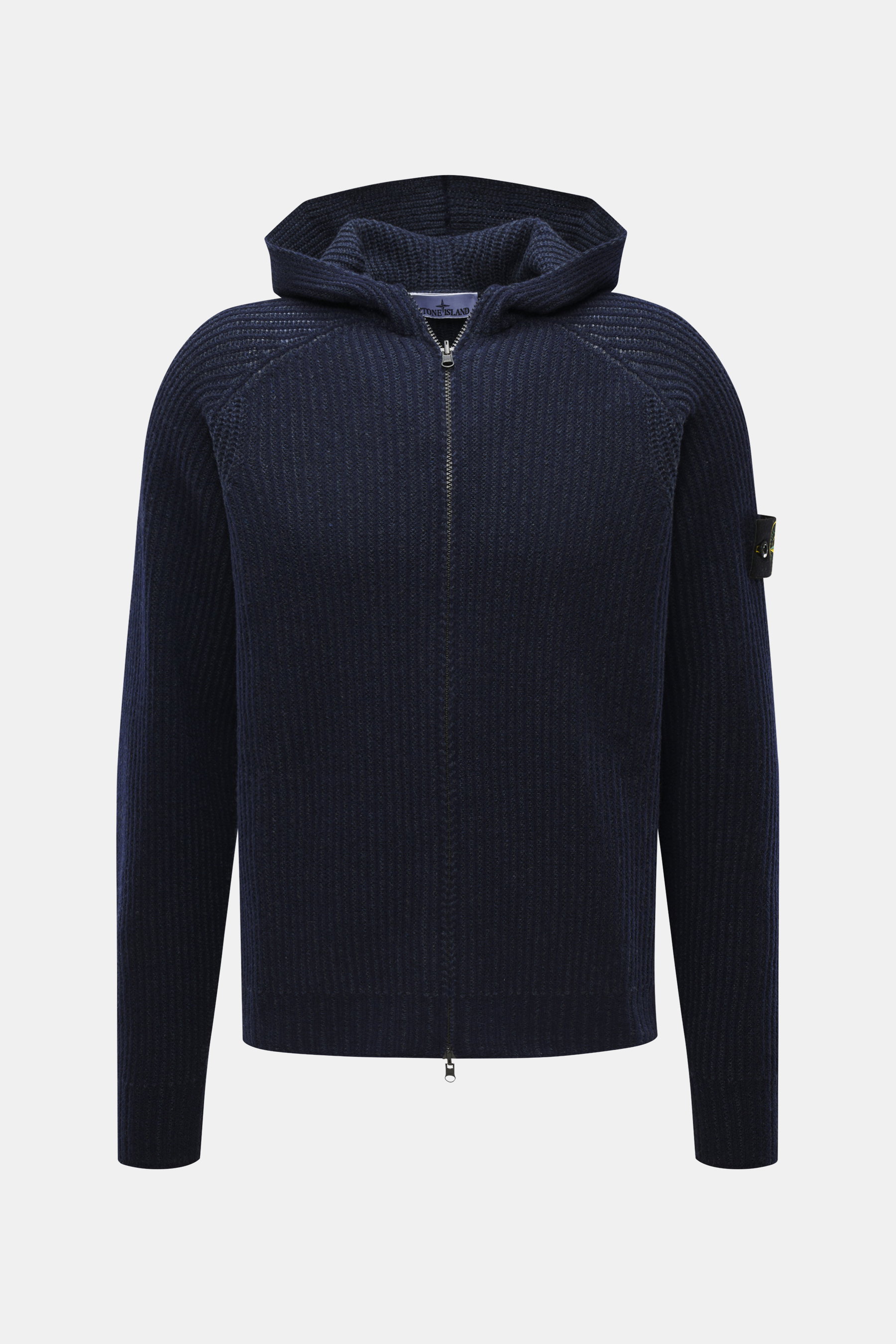 Stone Island Wende-Strickjacke "Vanise" navy/graublau, frontal fotografiert, mit Kapuze, Slim Fit, Brioche-Strick aus Cashmere und Wolle, Raglan-Ärmel, Reißverschluss und Kompass-Badge.