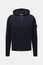 Stone Island Wende-Strickjacke "Vanise" navy/graublau, frontal fotografiert, mit Kapuze, Slim Fit, Brioche-Strick aus Cashmere und Wolle, Raglan-Ärmel, Reißverschluss und Kompass-Badge.