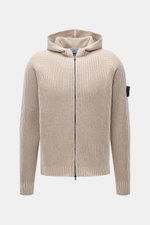 Stone Island Wende-Strickjacke 'Vanise' beige/sand, frontal fotografiert, mit Kapuze, slim fit, Brioche-Strick aus Cashmere und Wolle, Zwei-Wege-Reißverschluss.