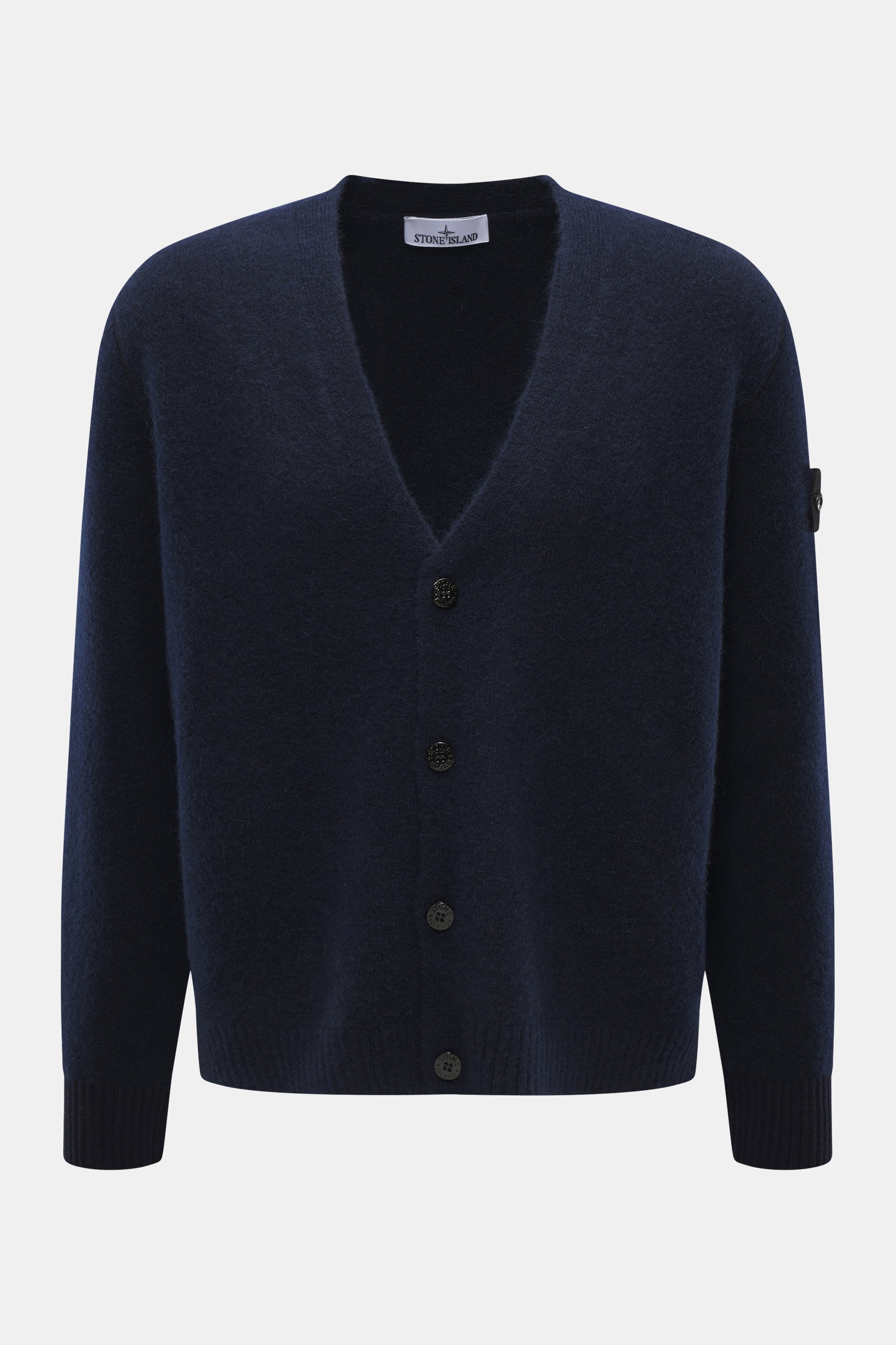 Stone Island Cardigan navy, frontale Nahaufnahme, Oversized Fit, V-Ausschnitt, Vier-Knopf-Leiste, Kompass-Badge, Mix aus Alpaka, Schurwolle, Microfaser, weicher Griff, mittelfeines Strickbild, Rippbündchen.