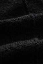 Alt tag (125 characters): Close-up front view of Stone Island Cardigan black in pure virgin wool with ribbed cuffs and compass badge on the upper arm.

Detailed description:  
<p>Comfortable essential: The cardigan from STONE ISLAND made of pure virgin wo
