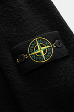 Close-up front view of the Stone Island Cardigan black showing the compass badge on the upper arm in pure virgin wool knit.

Description: 
<p>Comfortable essential: The cardigan from STONE ISLAND made of pure virgin wool impresses with warming comfort and