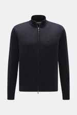 Emporio Armani Strickjacke navy, frontale Nahaufnahme, reine Schurwolle, weicher Griff, feines Strickbild, Slim Fit, verdeckter Zwei-Wege-Reißverschluss, gerippter Stehkragen, tonales Logo-Stitching, komfortable Rippbündchen.