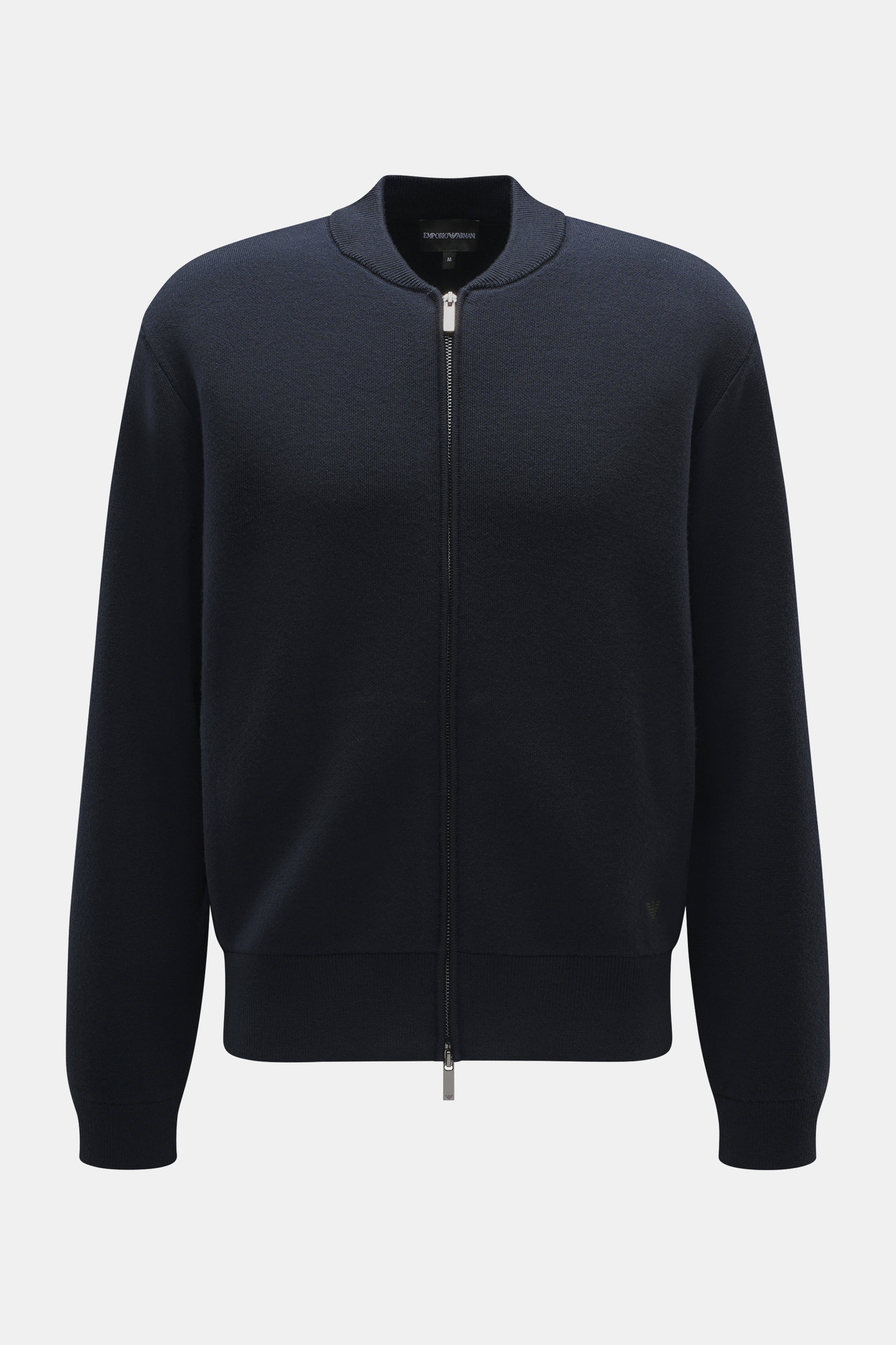 Front view of Emporio Armani Strickjacke navy, made of reine Schurwolle, with weicher Griff, feines Strickbild, Slim Fit, verdeckter Zwei-Wege-Reißverschluss, gerippter Stehkragen, tonales Logo-Stitching, and komfortable Rippbündchen.