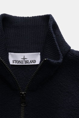 Close-up front view of the Stone Island Cardigan navy showing its high collar, two-way zipper, and textured pure virgin wool fabric.

Description: <p>Comfortable essential: The cardigan from STONE ISLAND made of pure virgin wool impresses with a sporty lo