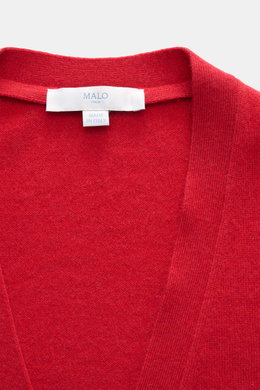 Nahaufnahme des roten Malo Cashmere Cardigan in Slim Fit, V-Ausschnitt, feinem Strickbild, weichem Griff, Rippbündchen, fotografiert von oben.