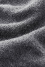 Close-up front view of Fioroni Cashmere cardigan dark grey melange showing fine knit pattern and soft touch texture.

Description: <p>Luxurious cashmere for cold days: With its particularly pleasant, warming material, the timeless cardigan from FIORONI st