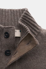 Close-up top-down view of Fioroni Cashmere cardigan grey brown melange showing ribbed stand-up collar, leather-reinforced button placket, and fine knit.

Description: <p>Luxurious cashmere for cold days: With its particularly pleasant, warming material, t