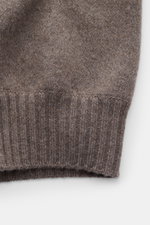 Close-up front view of Fioroni Cashmere cardigan grey brown melange showing soft pure cashmere knit, ribbed cuffs, and fine pattern.