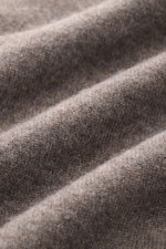 Close-up front view of Fioroni Cashmere cardigan 'Duvet' grey brown melange fabric showing its fine knit pattern and soft texture, pure cashmere, slim fit, two-way zipper, ribbed stand-up collar, and flexible ribbed cuffs crafted with Italian craftsmanshi