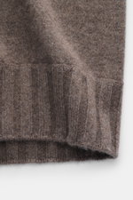 Close-up front view of Fioroni Cashmere cardigan 'Duvet' grey brown melange showing fine knit, ribbed cuffs, and soft texture.