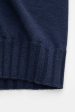 Fioroni Cashmere Strickjacke 'Duvet' navy, Detailaufnahme von Ärmelbündchen in Slim Fit, reiner Cashmere, sehr weicher Griff, feines Strickbild.