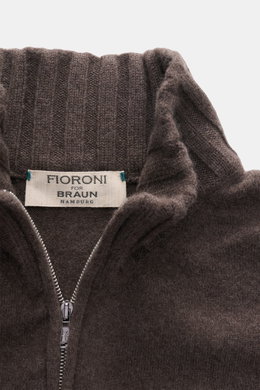 Close-up front view of Fioroni Cashmere cardigan 'Duvet' dark brown melange showing ribbed stand-up collar, two-way zipper, and fine knit pattern, made with pure cashmere for luxurious warmth and very soft feel, slim fit, and flexible ribbed cuffs.