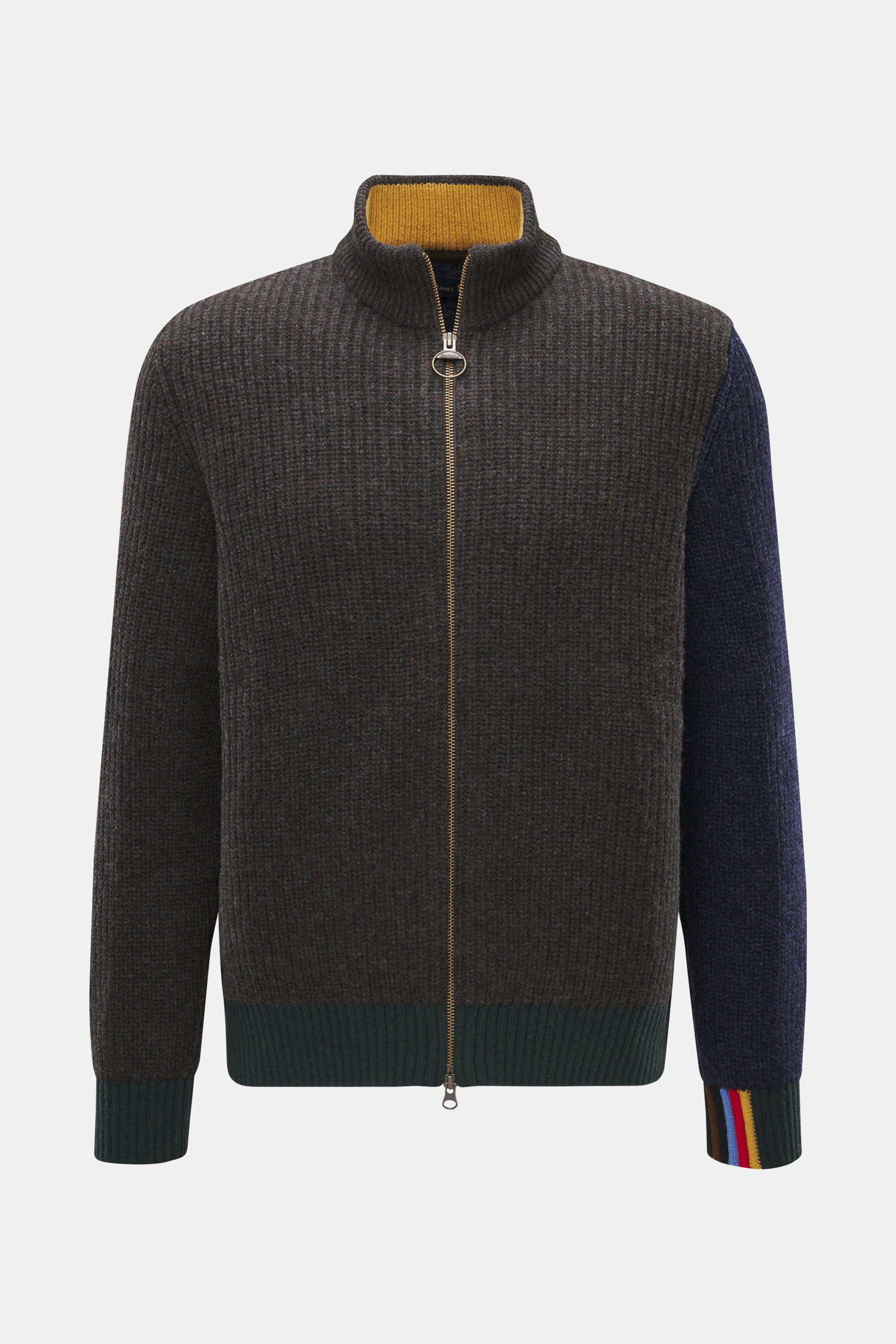 Barbour Strickjacke 'Gamefair' multicolor, frontal fotografiert, aus reiner Wolle mit grobem Strick, Stehkragen, Zwei-Wege-Reißverschluss, Paul-Smith-Streifen am Ärmelbündchen.