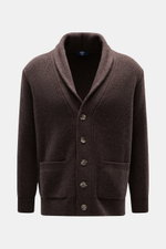 Fedeli Cardigan 'Morgan' braun meliert, frontale Nahaufnahme, Mix aus Schurwolle und Cashmere, sehr weicher Griff, voluminöses Strickbild, Patent-Strickmuster, Regular Fit, Fünf-Knopf-Leiste, Schalkragen, aufgesetzte Hüfttaschen, komfortable Rippbündchen.