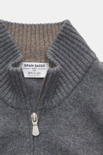 Gran Sasso Cashmere cardigan dark grey melange shown from front top close-up, pure cashmere, soft touch, medium-fine knit pattern, regular fit, ribbed stand-up collar, two-way zipper.