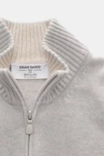 Gran Sasso Cashmere cardigan light grey melange shown from front top close-up, pure cashmere, soft touch, medium-fine knit, regular fit, ribbed stand-up collar, two-way zipper.
