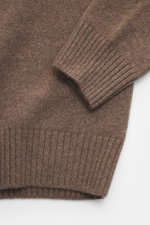 Close-up top view of the sleeve and body of the Gran Sasso Cashmere cardigan grey brown melange, featuring pure cashmere, soft touch, medium fine knit pattern, regular fit, ribbed stand-up collar, and two-way zipper.
